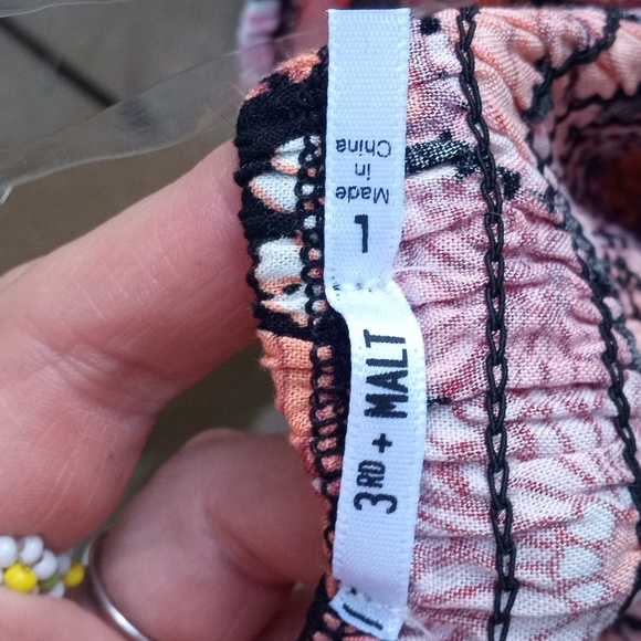 🟢BOGO🟢Floral Cropped Top - Picture 2 of 3